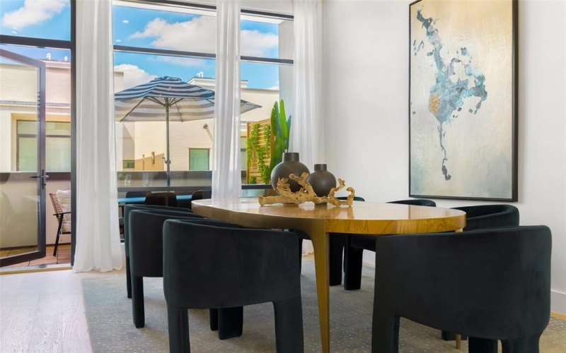 610 N Oak Cliff Boulevard #204, Dallas, TX 75208, 3 Habitaciones Habitaciones , ,3 BañosBaños,Residential,En Venta,610 N Oak Cliff Boulevard,0,21071244