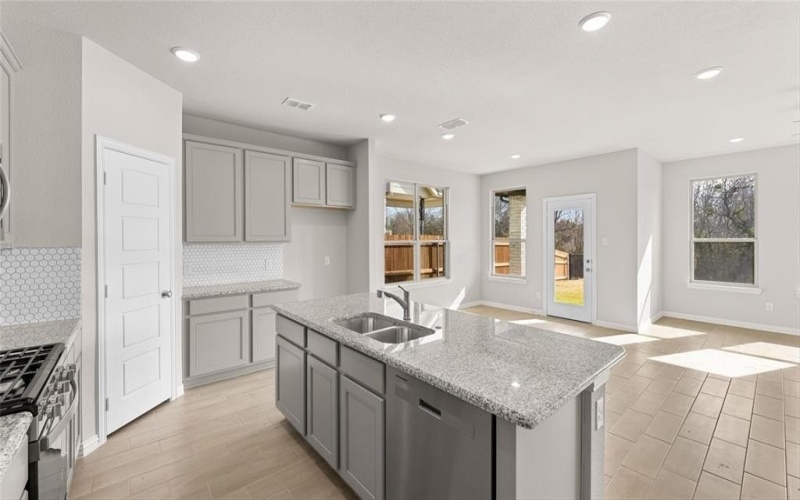 348 Deer Ridge Drive, Willow Park, TX 76008, 3 Bedrooms Bedrooms, ,2 BathroomsBathrooms,Residential,For Sale,348 Deer Ridge Drive,0,21071274