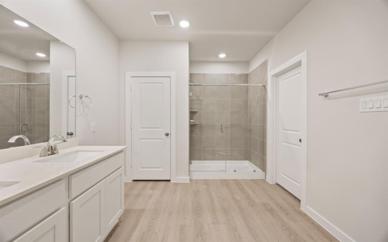 318 Amberville Drive, Red Oak, TX 75154, 4 Bedrooms Bedrooms, ,2 BathroomsBathrooms,Residential,For Sale,318 Amberville Drive,0,21071554