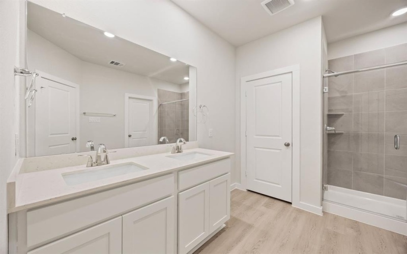 318 Amberville Drive, Red Oak, TX 75154, 4 Bedrooms Bedrooms, ,2 BathroomsBathrooms,Residential,For Sale,318 Amberville Drive,0,21071554