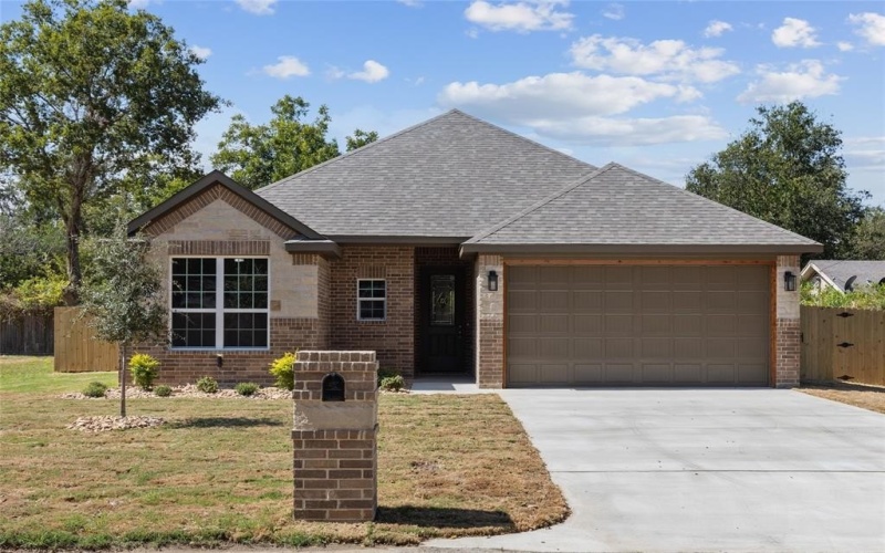 605 Madison Street, Cleburne, TX 76033, 3 Bedrooms Bedrooms, ,2 BathroomsBathrooms,Residential,For Sale,605 Madison Street,0,21061234