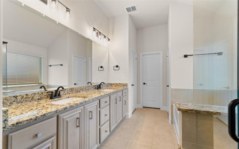 2418 Melrose Drive, Mansfield, TX 76084, 4 Habitaciones Habitaciones , ,3 BañosBaños,Residential,En Venta,2418 Melrose Drive,0,21071506