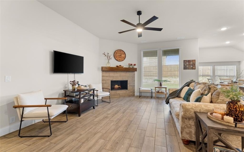 2418 Melrose Drive, Mansfield, TX 76084, 4 Habitaciones Habitaciones , ,3 BañosBaños,Residential,En Venta,2418 Melrose Drive,0,21071506