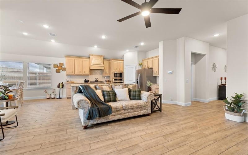 2418 Melrose Drive, Mansfield, TX 76084, 4 Habitaciones Habitaciones , ,3 BañosBaños,Residential,En Venta,2418 Melrose Drive,0,21071506