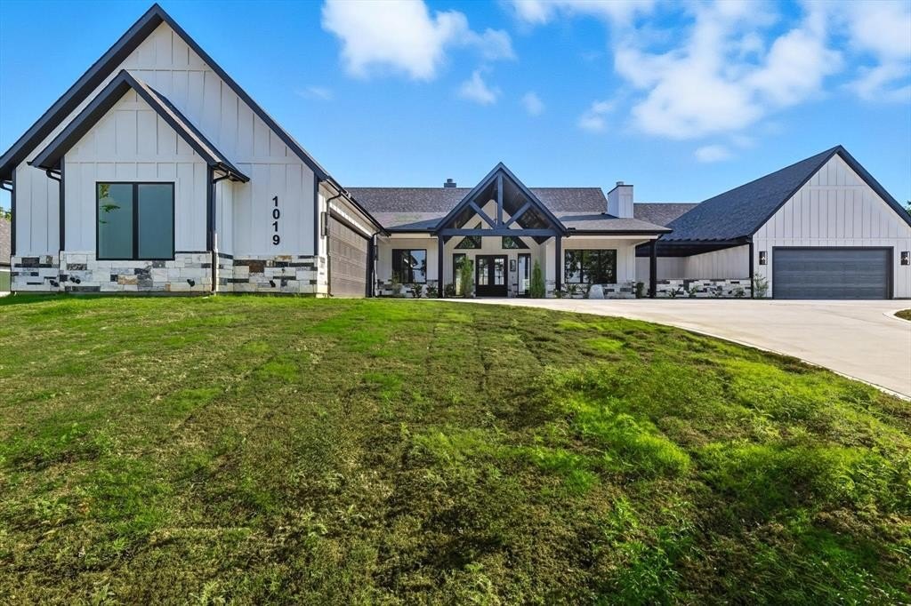 1019 Glenoaks Drive, Weatherford, TX 76088, 4 Bedrooms Bedrooms, ,3 BathroomsBathrooms,Residential,For Sale,1019 Glenoaks Drive,0,21071572