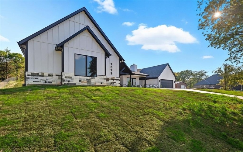 1019 Glenoaks Drive, Weatherford, TX 76088, 4 Bedrooms Bedrooms, ,3 BathroomsBathrooms,Residential,For Sale,1019 Glenoaks Drive,0,21071572