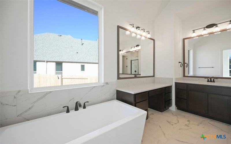 121 Cherokee Sedge Path, San Marcos, TX 78666, 4 Habitaciones Habitaciones , ,5 BañosBaños,Residential,En Venta,121 Cherokee Sedge Path,0,593903