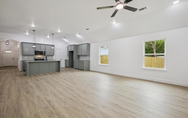 111 N Oak Street, Ector, TX 75439, 3 Bedrooms Bedrooms, ,2 BathroomsBathrooms,Residential,For Sale,111 N Oak Street,0,21071688