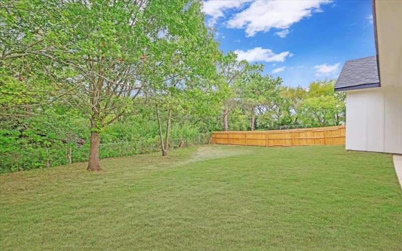 111 N Oak Street, Ector, TX 75439, 3 Bedrooms Bedrooms, ,2 BathroomsBathrooms,Residential,For Sale,111 N Oak Street,0,21071688