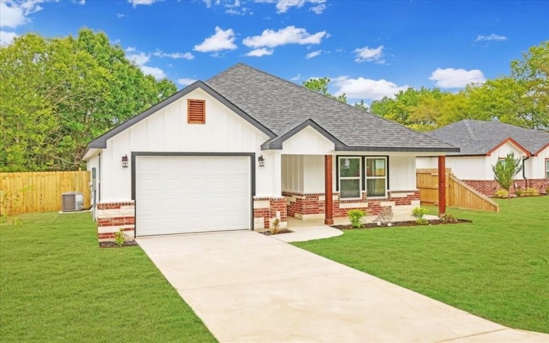 111 N Oak Street, Ector, TX 75439, 3 Bedrooms Bedrooms, ,2 BathroomsBathrooms,Residential,For Sale,111 N Oak Street,0,21071688