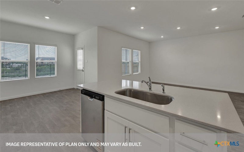 216 LAS LOMAS Street, San Marcos, TX 78666, 4 Habitaciones Habitaciones , ,3 BañosBaños,Residential,En Venta,216 LAS LOMAS Street,0,593924