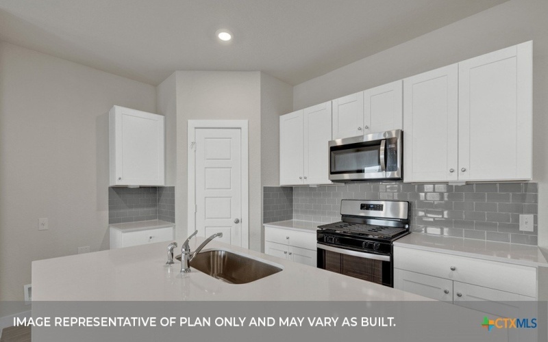 137 LAS LOMAS Drive, San Marcos, TX 78666, 4 Habitaciones Habitaciones , ,3 BañosBaños,Residential,En Venta,137 LAS LOMAS Drive,0,593928