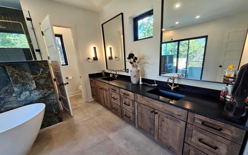 608 Redbud Court, Cedar Hill, TX 75104, 5 Habitaciones Habitaciones , ,5 BañosBaños,Residential,En Venta,608 Redbud Court,0,21072171