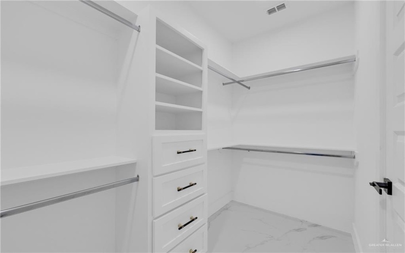 2304 N Revolution Street, Edinburg, TX 78541, 3 Bedrooms Bedrooms, ,2 BathroomsBathrooms,Residential,For Sale,2304 N Revolution Street,0,477061