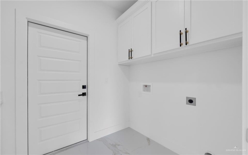 2304 N Revolution Street, Edinburg, TX 78541, 3 Bedrooms Bedrooms, ,2 BathroomsBathrooms,Residential,For Sale,2304 N Revolution Street,0,477061