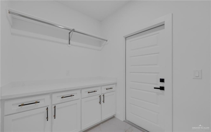 2304 N Revolution Street, Edinburg, TX 78541, 3 Bedrooms Bedrooms, ,2 BathroomsBathrooms,Residential,For Sale,2304 N Revolution Street,0,477061