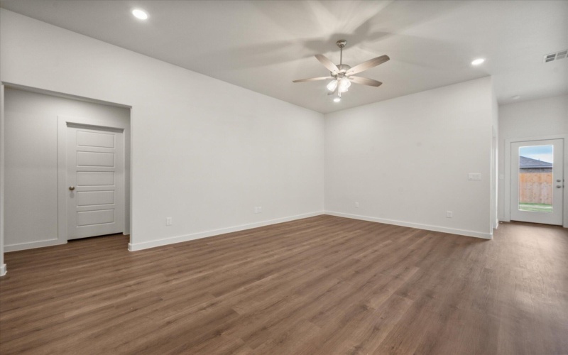 1624 N Clinton Avenue, Lubbock, TX 79416, 3 Habitaciones Habitaciones , ,2 BañosBaños,Residential,En Venta,1624 N Clinton Avenue,0,202561174