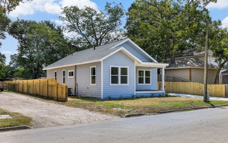 504 North Lake Avenue, Eagle Lake, TX 77434, 3 Bedrooms Bedrooms, ,2 BathroomsBathrooms,Residential,For Sale,504 North Lake Avenue,0,153416