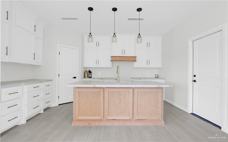 1047 Nina Avenue, Alamo, TX 78516, 3 Bedrooms Bedrooms, ,2 BathroomsBathrooms,Residential,For Sale,1047 Nina Avenue,0,481828