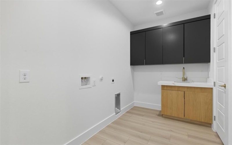 1906 Leath Street, Dallas, TX 75212, 3 Bedrooms Bedrooms, ,3 BathroomsBathrooms,Residential,For Sale,1906 Leath Street,0,21060479