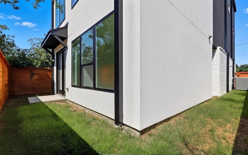 1906 Leath Street, Dallas, TX 75212, 3 Bedrooms Bedrooms, ,3 BathroomsBathrooms,Residential,For Sale,1906 Leath Street,0,21060479
