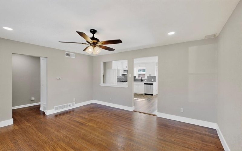 1708 Ridgeview Street, Mesquite, TX 75149, 4 Bedrooms Bedrooms, ,2 BathroomsBathrooms,Residential,For Sale,1708 Ridgeview Street,0,21070485
