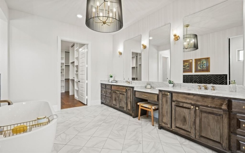 324 Chapel View Court, Heath, TX 75032, 5 Bedrooms Bedrooms, ,5 BathroomsBathrooms,Residential,For Sale,324 Chapel View Court,0,21070799