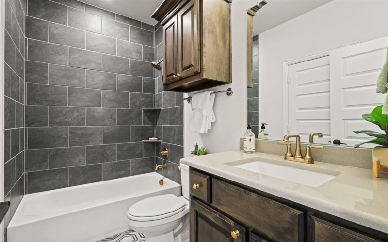 324 Chapel View Court, Heath, TX 75032, 5 Bedrooms Bedrooms, ,5 BathroomsBathrooms,Residential,For Sale,324 Chapel View Court,0,21070799