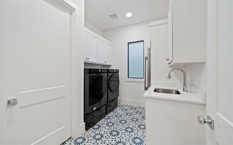 5019 Lark Lane, Dallas, TX 75209, 6 Bedrooms Bedrooms, ,6 BathroomsBathrooms,Residential,For Sale,5019 Lark Lane,0,21072158