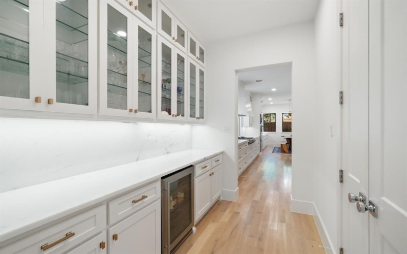 5019 Lark Lane, Dallas, TX 75209, 6 Bedrooms Bedrooms, ,6 BathroomsBathrooms,Residential,For Sale,5019 Lark Lane,0,21072158