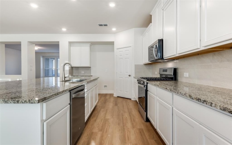 210 Peckham Drive, Justin, TX 76247, 5 Bedrooms Bedrooms, ,3 BathroomsBathrooms,Residential,For Sale,210 Peckham Drive,0,21072551