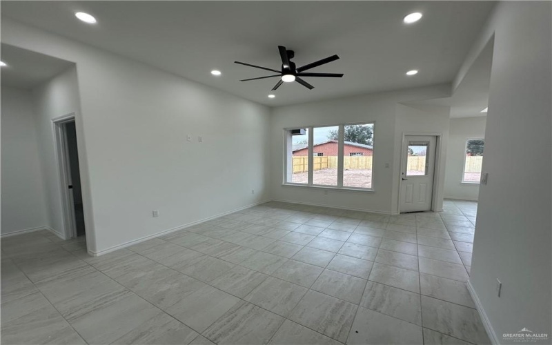 428 N Leon Avenue, Elsa, TX 78543, 3 Habitaciones Habitaciones , ,2 BañosBaños,Residential,En Venta,428 N Leon Avenue,449381