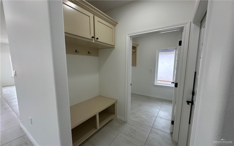 428 N Leon Avenue, Elsa, TX 78543, 3 Habitaciones Habitaciones , ,2 BañosBaños,Residential,En Venta,428 N Leon Avenue,449381