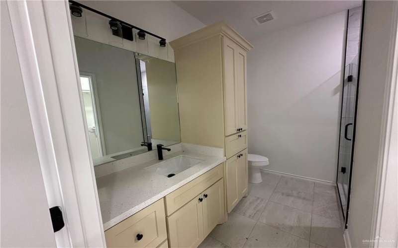 428 N Leon Avenue, Elsa, TX 78543, 3 Habitaciones Habitaciones , ,2 BañosBaños,Residential,En Venta,428 N Leon Avenue,449381