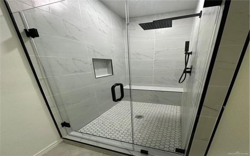 428 N Leon Avenue, Elsa, TX 78543, 3 Habitaciones Habitaciones , ,2 BañosBaños,Residential,En Venta,428 N Leon Avenue,449381