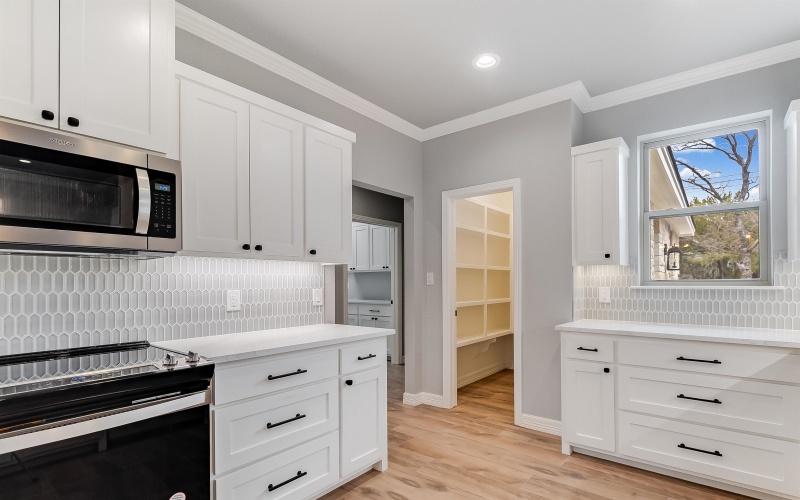 914 W Oakridge Drive, Marble Falls, TX 78654, 3 Bedrooms Bedrooms, ,2 BathroomsBathrooms,Residential,For Sale,914 W Oakridge Drive,0,175191