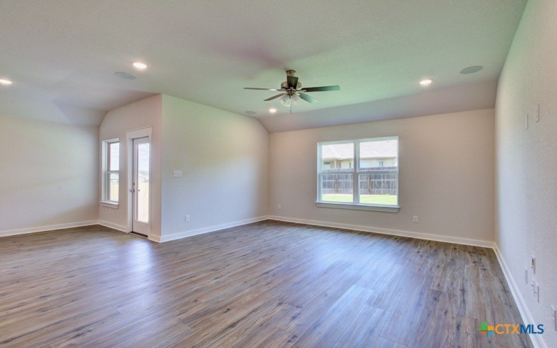 2422 White Daisy Hill, Converse, TX 78109, 4 Habitaciones Habitaciones , ,2 BañosBaños,Residential,En Venta,2422 White Daisy Hill,0,594047