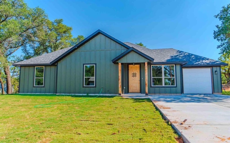 3201 Crystal Court, Granbury, TX 76048, 3 Bedrooms Bedrooms, ,2 BathroomsBathrooms,Residential,For Sale,3201 Crystal Court,0,21061782
