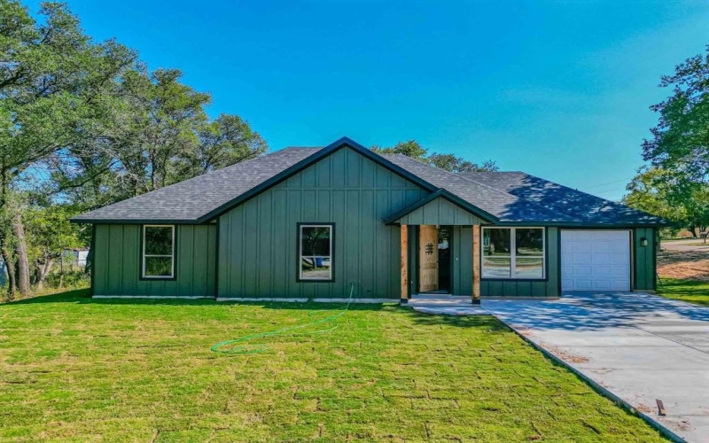 3201 Crystal Court, Granbury, TX 76048, 3 Bedrooms Bedrooms, ,2 BathroomsBathrooms,Residential,For Sale,3201 Crystal Court,0,21061782