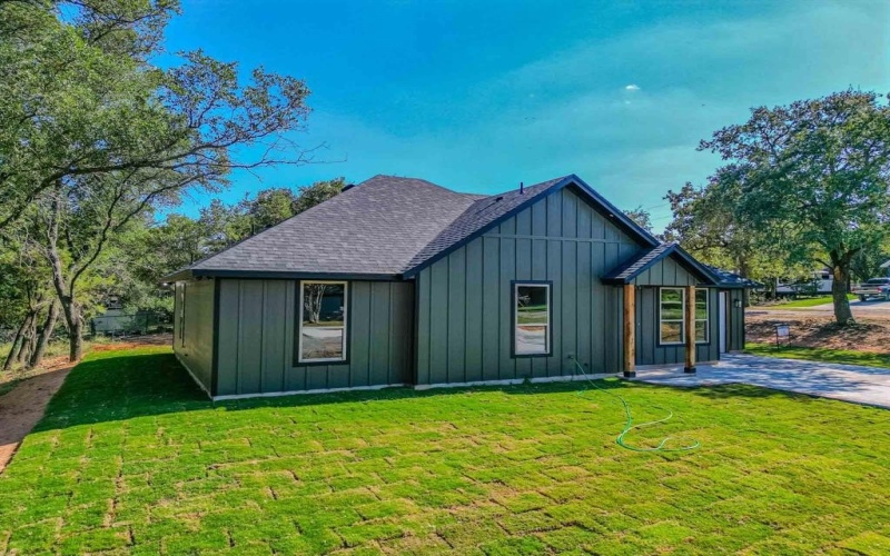 3201 Crystal Court, Granbury, TX 76048, 3 Bedrooms Bedrooms, ,2 BathroomsBathrooms,Residential,For Sale,3201 Crystal Court,0,21061782