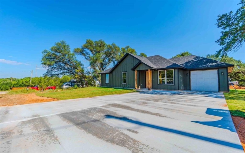 3201 Crystal Court, Granbury, TX 76048, 3 Bedrooms Bedrooms, ,2 BathroomsBathrooms,Residential,For Sale,3201 Crystal Court,0,21061782