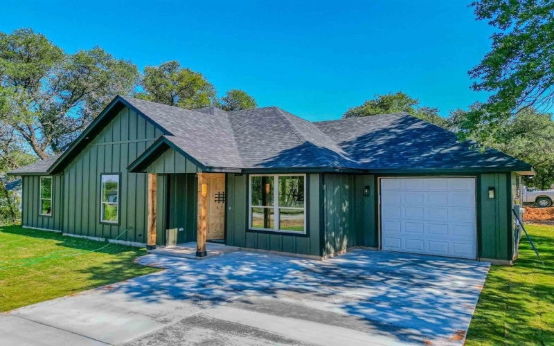 3201 Crystal Court, Granbury, TX 76048, 3 Bedrooms Bedrooms, ,2 BathroomsBathrooms,Residential,For Sale,3201 Crystal Court,0,21061782