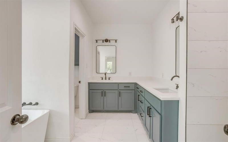 3815 Silver Creek Court, Granbury, TX 76048, 3 Bedrooms Bedrooms, ,2 BathroomsBathrooms,Residential,For Sale,3815 Silver Creek Court,0,21070897