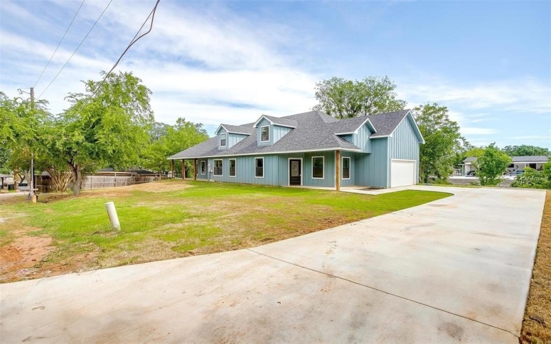 3815 Silver Creek Court, Granbury, TX 76048, 3 Bedrooms Bedrooms, ,2 BathroomsBathrooms,Residential,For Sale,3815 Silver Creek Court,0,21070897