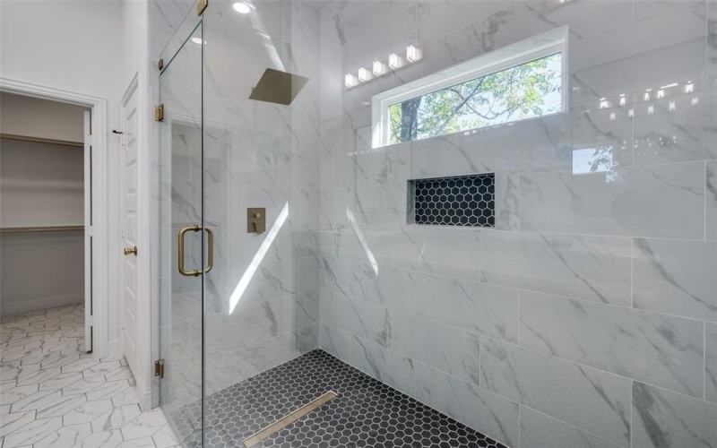 2209 W E Roberts Street, Grand Prairie, TX 75051, 4 Habitaciones Habitaciones , ,2 BañosBaños,Residential,En Venta,2209 W E Roberts Street,0,21072303