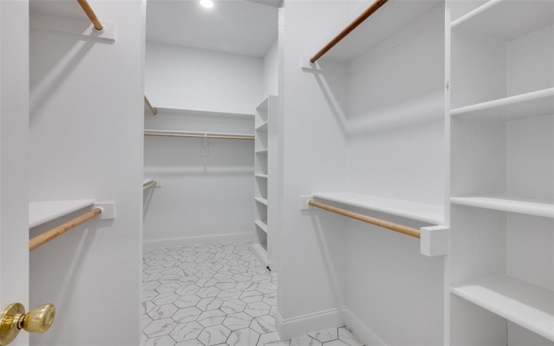 2209 W E Roberts Street, Grand Prairie, TX 75051, 4 Habitaciones Habitaciones , ,2 BañosBaños,Residential,En Venta,2209 W E Roberts Street,0,21072303