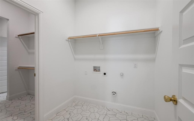 2209 W E Roberts Street, Grand Prairie, TX 75051, 4 Habitaciones Habitaciones , ,2 BañosBaños,Residential,En Venta,2209 W E Roberts Street,0,21072303