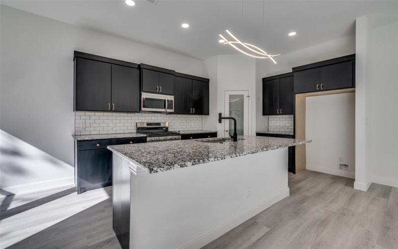 2209 W E Roberts Street, Grand Prairie, TX 75051, 4 Habitaciones Habitaciones , ,2 BañosBaños,Residential,En Venta,2209 W E Roberts Street,0,21072303