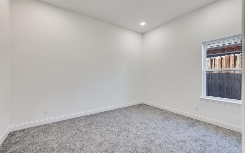 2209 W E Roberts Street, Grand Prairie, TX 75051, 4 Habitaciones Habitaciones , ,2 BañosBaños,Residential,En Venta,2209 W E Roberts Street,0,21072303