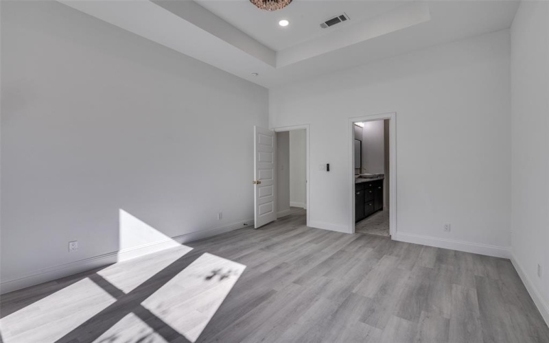 2209 W E Roberts Street, Grand Prairie, TX 75051, 4 Habitaciones Habitaciones , ,2 BañosBaños,Residential,En Venta,2209 W E Roberts Street,0,21072303